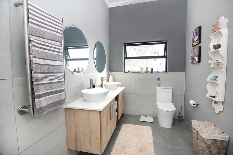 3 Bedroom Property for Sale in Reebok Western Cape
